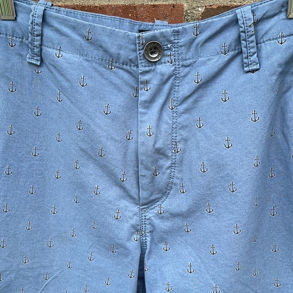 Express Shorts - Picture 4 of 10
